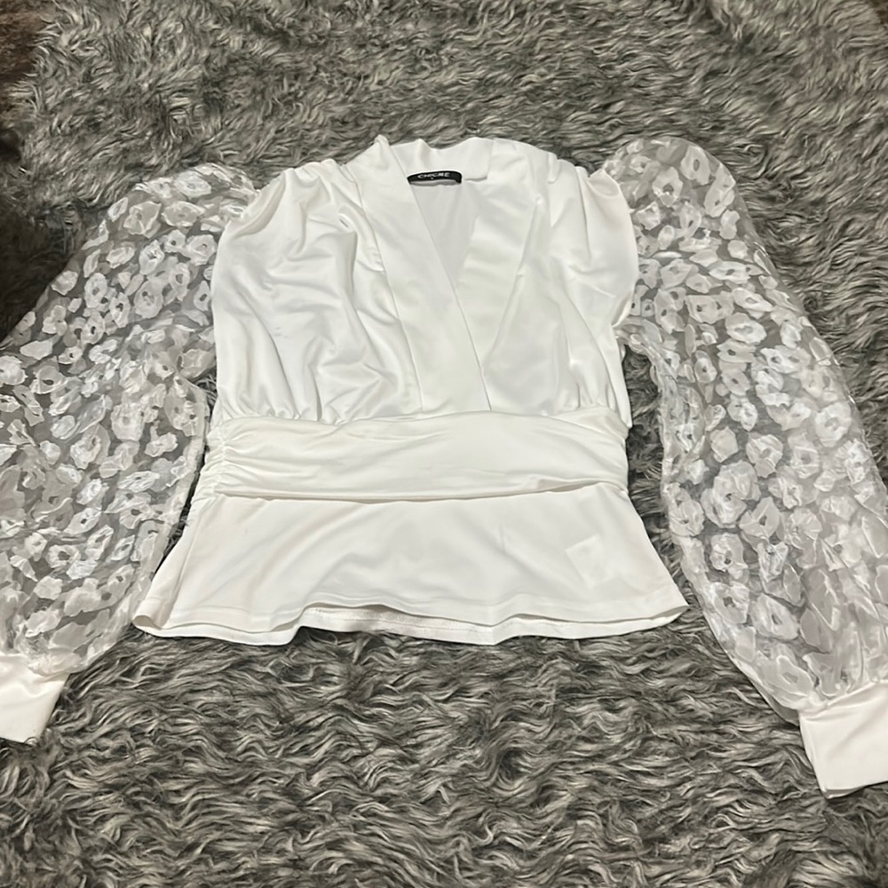 White w extra puffy sleeves